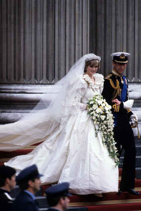 Những chiếc váy đi vào lịch sử của công nương Diana-1