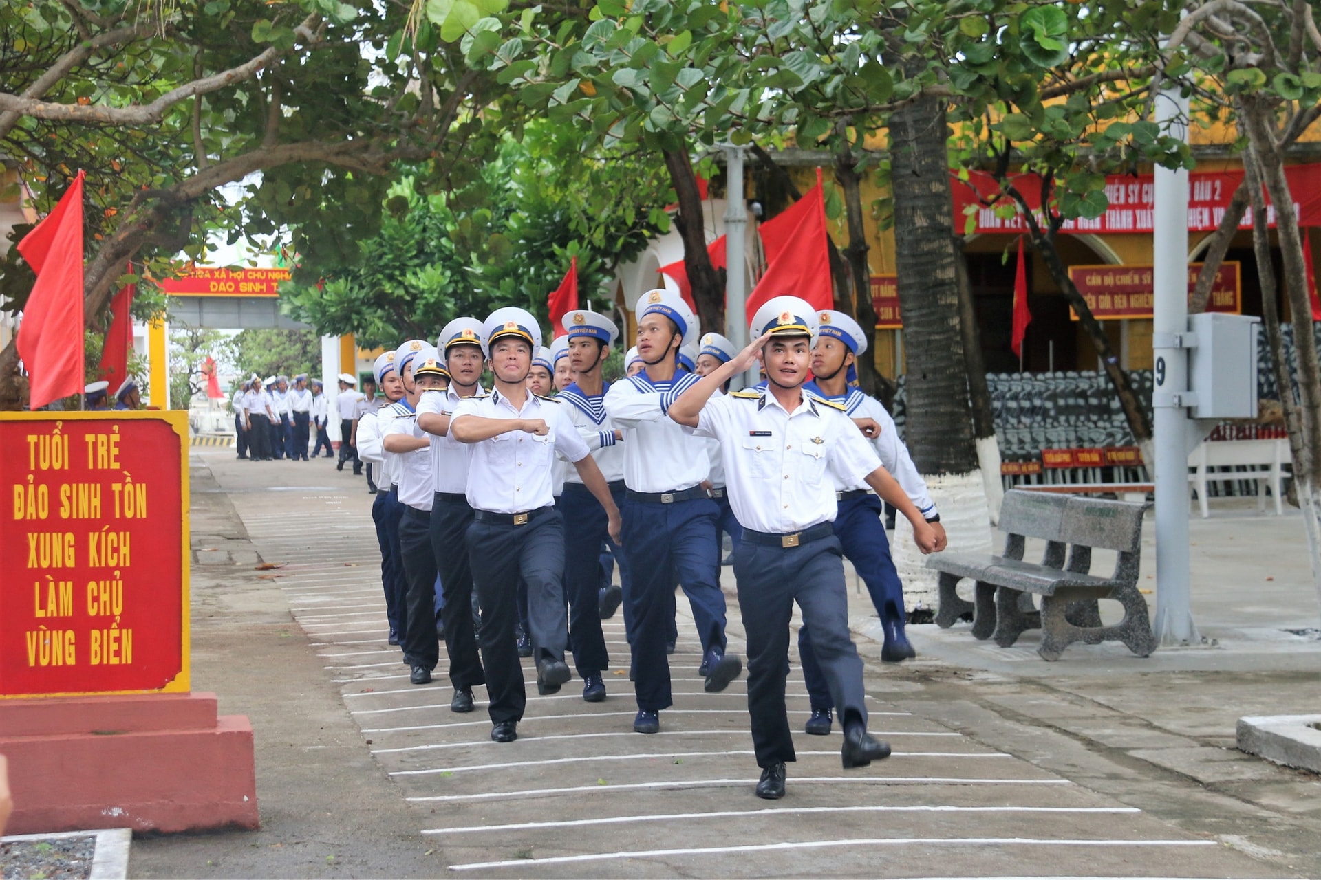 Vững chãi đảo Sinh Tồn - ảnh 14