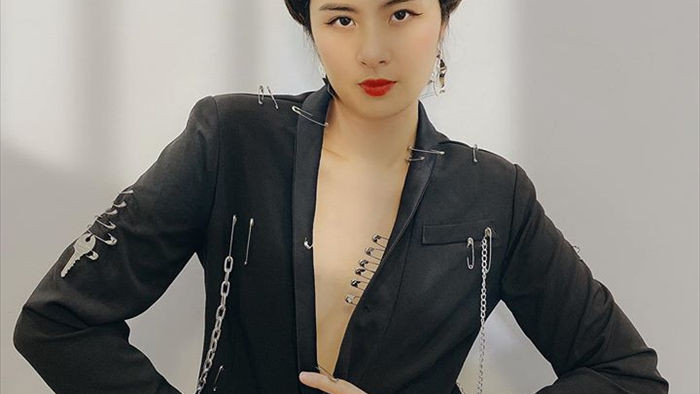 Hoa hậu Ngọc Hân 'chơi lớn' xuống tóc mặc vest táo bạo