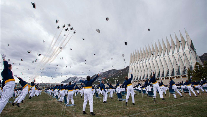 Lễ tốt nghiệp đặc biệt của Học viện Không quân Mỹ giữa mùa dịch