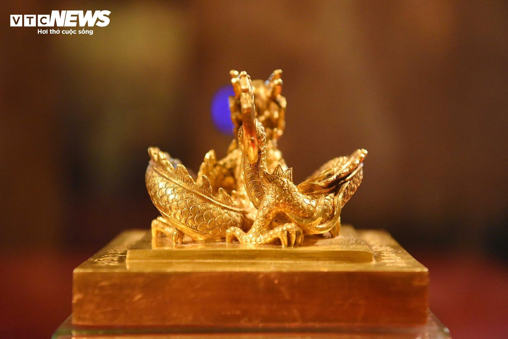 Cận cảnh ấn vàng 'Hoàng đế chi bảo' trưng bày tại bảo tàng tư nhân ở Bắc Ninh - 11
