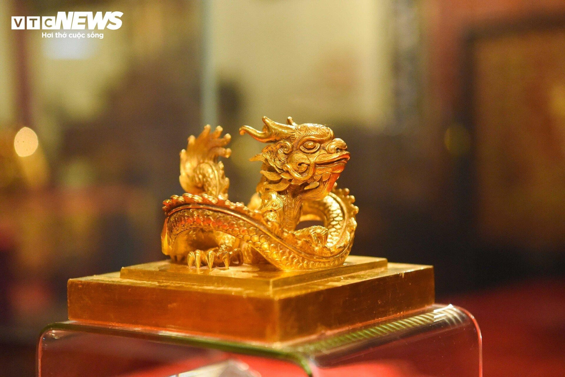 Cận cảnh ấn vàng 'Hoàng đế chi bảo' trưng bày tại bảo tàng tư nhân ở Bắc Ninh - 12