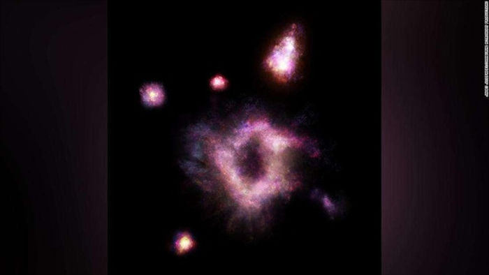 Phát hiện thiên hà khổng lồ siêu hiếm 11 tỷ năm tuổi - 1
