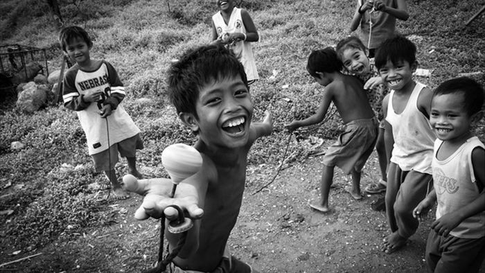 Những bức ảnh kể về niềm vui của trẻ em Việt Nam và trẻ em thế giới - 24