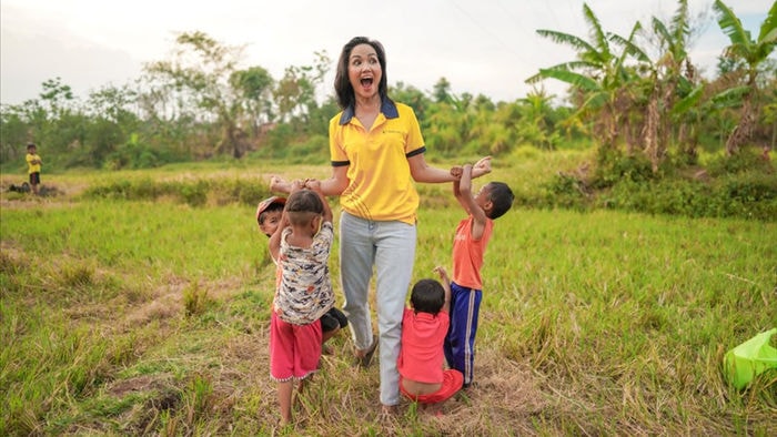 h'hen niê chơi đùa cùng các em nhỏ, mừng ngày 1/6 qua bộ ảnh h'hen nie choi dua cung cac em nho, mung ngay 1/6 qua bo anh