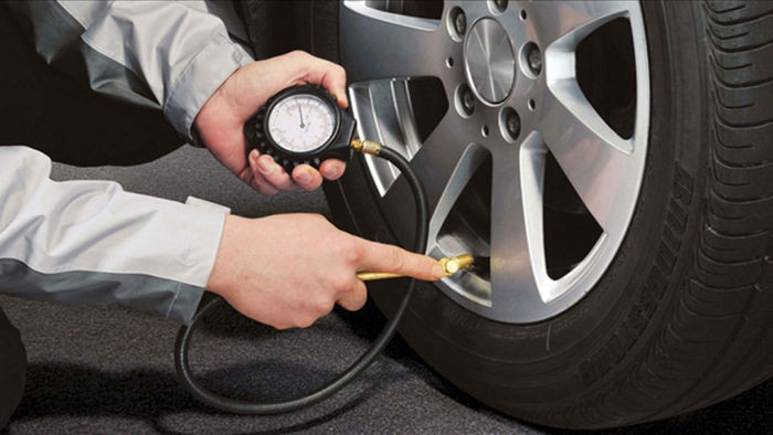 Kiểm tra lốp ô tô thường xuyên