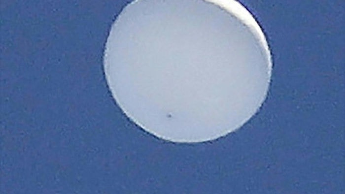UFO bí ẩn xuất hiện trên bầu trời, chính phủ Nhật lập tức điều trực thăng ra theo dõi - Ảnh 2. UFO bí ẩn xuất hiện trên bầu trời, chính phủ Nhật lập tức điều trực thăng ra theo dõi - Ảnh 2.