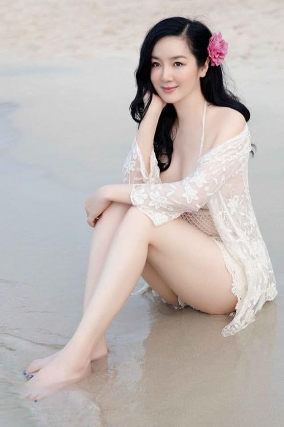 Body nuột nà của Hoa hậu Đền Hùng Giáng My khi diện bikini ở tuổi 49-2