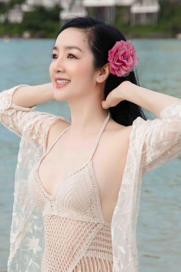 Body nuột nà của Hoa hậu Đền Hùng Giáng My khi diện bikini ở tuổi 49-5