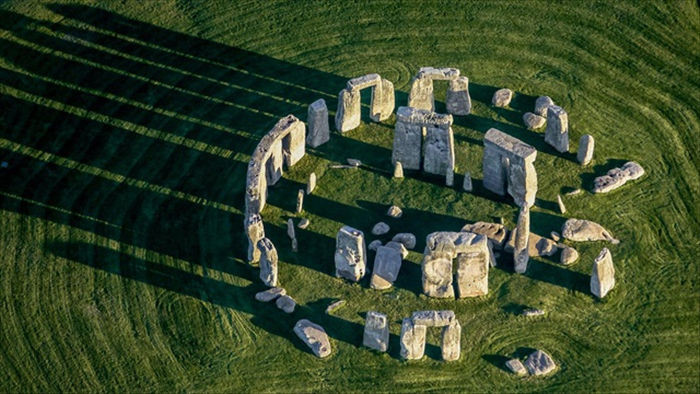 Phát hiện vòng tròn trụ đá bí ẩn 4.500 năm tuổi gần bãi đá cổ Stonehenge - 1