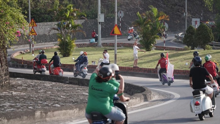 hình ảnh vespa cổ 3 miền tụ hội tại quảng ninh hình 4 hinh anh vespa co 3 mien tu hoi tai quang ninh hinh 4