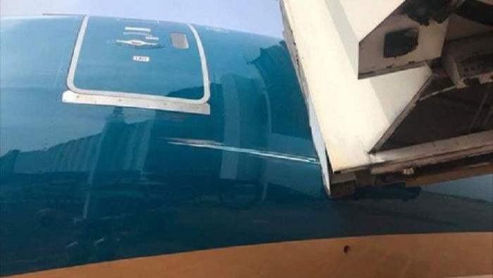 Máy bay của Vietnam Airlines va vào cầu ống dẫn: Cục Hàng không nói gì? - 1