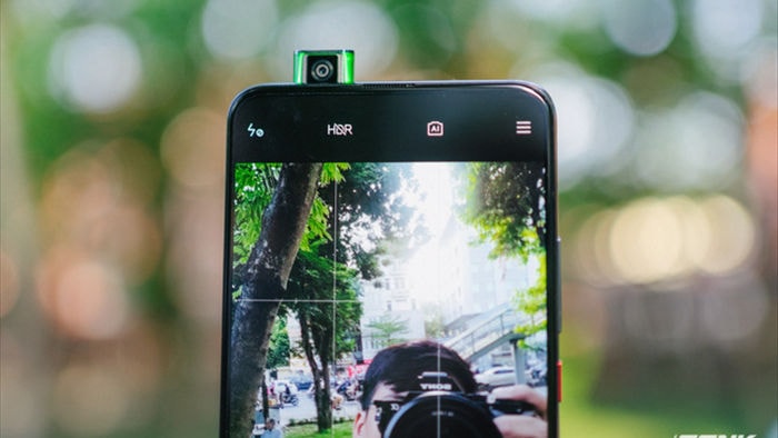 Trên tay POCO F2 Pro: Smartphone trang bị chip Snapdragon 865 giá rẻ nhất thế giới - Ảnh 12. Trên tay POCO F2 Pro: Smartphone trang bị chip Snapdragon 865 giá rẻ nhất thế giới - Ảnh 12.