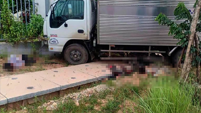 Hai người đi xe máy chết tại chỗ sau va chạm với xe tải ở Vĩnh Phúc