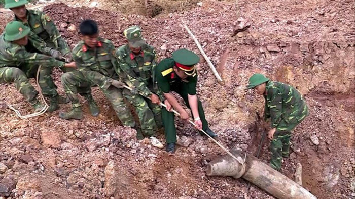 Viet Nam-Hoa Ky cung chung tay lam sach bom min o Quang Tri hinh anh 1
