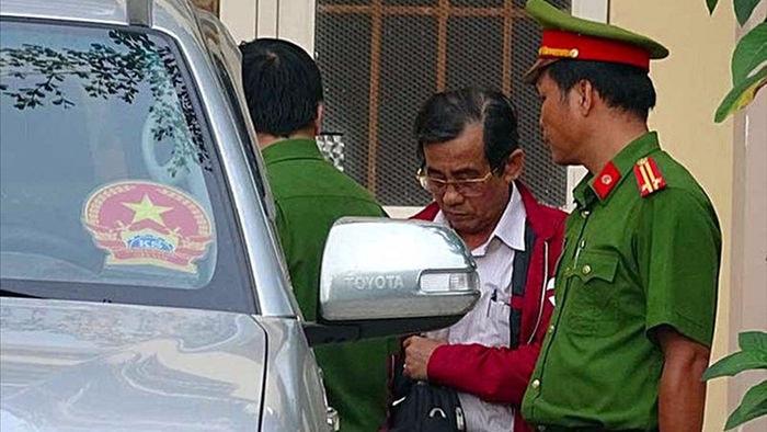 nóng 24h: vì sao 2 cán bộ cdc hà nội bị khởi tố? hình 7 nong 24h: vi sao 2 can bo cdc ha noi bi khoi to? hinh 7