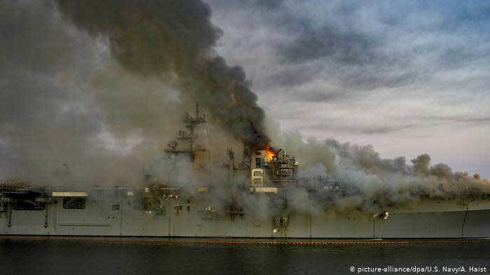 Lửa cháy dữ dội ngày thứ hai liên tiếp trên tàu chiến Mỹ