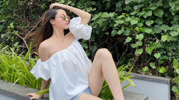 Hoa hậu Lương Thùy Linh tung ảnh bikini nóng bỏng chào hè - 7
