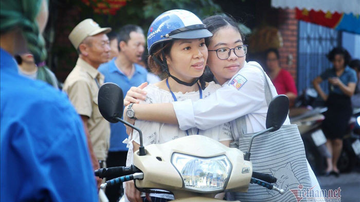Gần 89.000 học sinh Hà Nội bắt đầu kỳ thi vào lớp 10