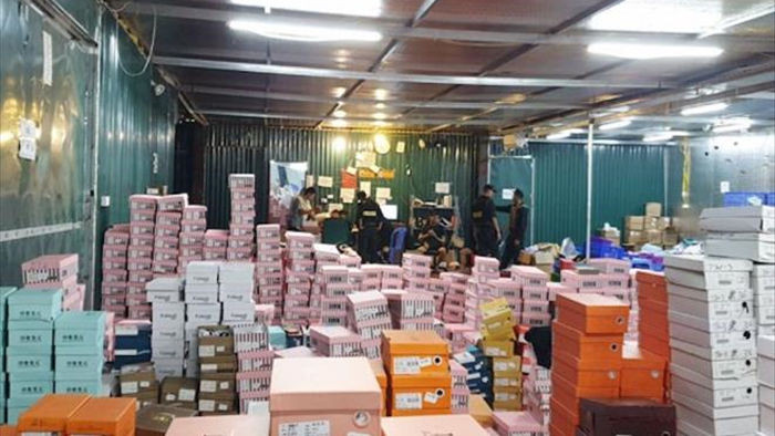 Chủ kho hàng lậu 10.000 m2 ở Lào Cai có dấu hiệu bỏ trốn - 1