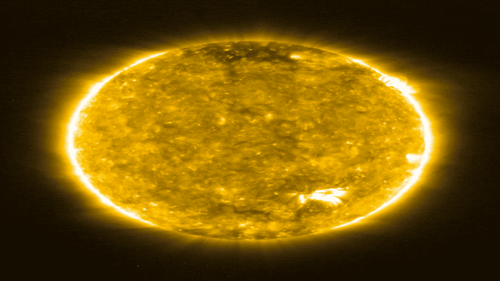 Cận cảnh bề mặt Mặt trời gần nhất từ trước đến nay - Ảnh 2.