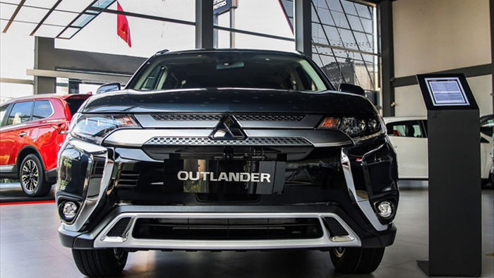 Outlander 2020 thêm công nghệ để đấu Honda CR-V sắp ra mắt - 1