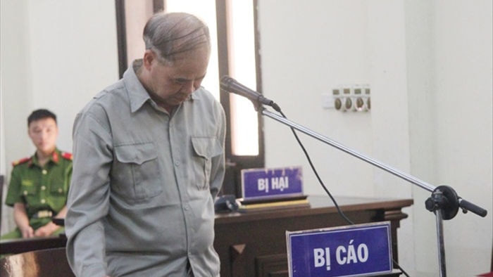 Y án 8 năm tù đối với cựu hiệu trưởng xâm hại tình dục 9 nam sinh - 1 Y án 8 năm tù đối với cựu hiệu trưởng xâm hại tình dục 9 nam sinh - 1