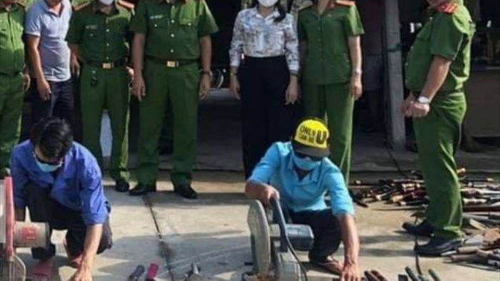 Bình Dương: Nung tan chảy gần 1.000 thanh kiếm, mã tấu - Ảnh 3. Bình Dương: Nung tan chảy gần 1.000 thanh kiếm, mã tấu - Ảnh 3.