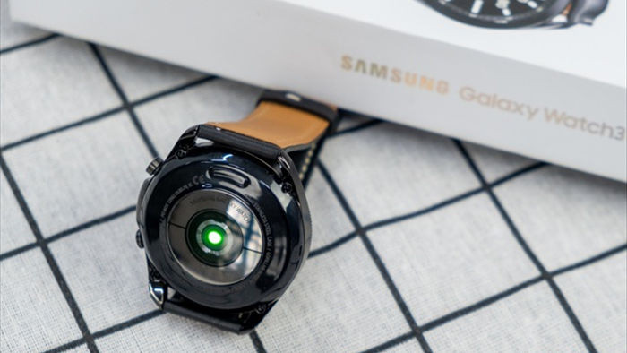 Mở hộp Galaxy Watch 3, so sánh cùng đối thủ Apple Watch - 10