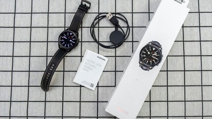 Mở hộp Galaxy Watch 3, so sánh cùng đối thủ Apple Watch - 2 Mở hộp Galaxy Watch 3, so sánh cùng đối thủ Apple Watch - 2