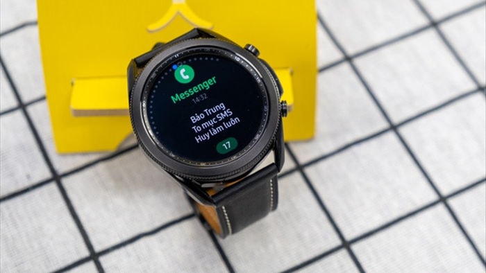 Mở hộp Galaxy Watch 3, so sánh cùng đối thủ Apple Watch - 5