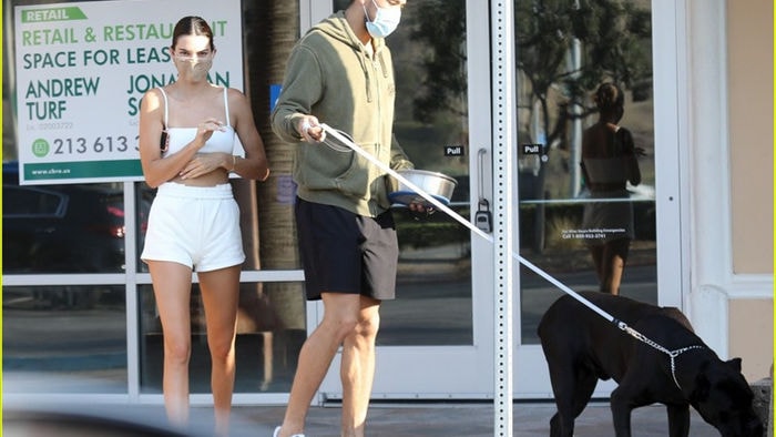 kendall jenner và bạn trai mới vui vẻ đi chơi sau khi xác nhận hẹn hò hình 6 kendall jenner va ban trai moi vui ve di choi sau khi xac nhan hen ho hinh 6