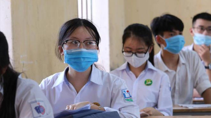 Hà Nội yêu cầu học sinh đeo khẩu trang trong lớp - 1
