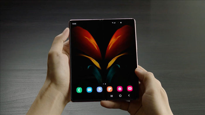 Samsung Galaxy Z Fold 2 vẫn chưa được ra mắt, nhưng đã xuất hiện video đánh giá chi tiết - Ảnh 1.