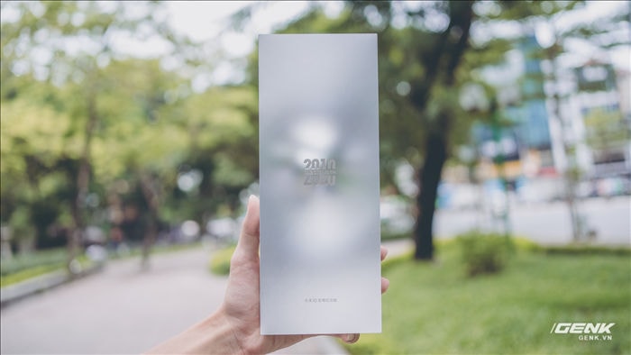 Trên tay Xiaomi Mi 10 Ultra: Camera zoom 120X, sạc 120W nhanh nhất thế giới, giá gần 20 triệu đồng - Ảnh 1. Trên tay Xiaomi Mi 10 Ultra: Camera zoom 120X, sạc 120W nhanh nhất thế giới, giá gần 20 triệu đồng - Ảnh 1.