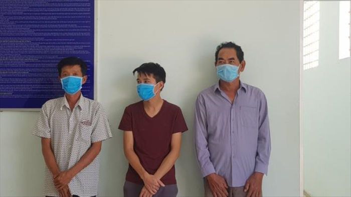 Kiên Giang khởi tố 3 tài xế xe ôm tổ chức đưa người ra nước ngoài trái phép - 1