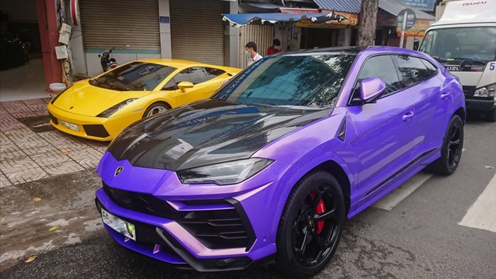 Khám phá siêu SUV Lamborghini Urus giá 20 tỷ đồng dán màu tím độc đáo