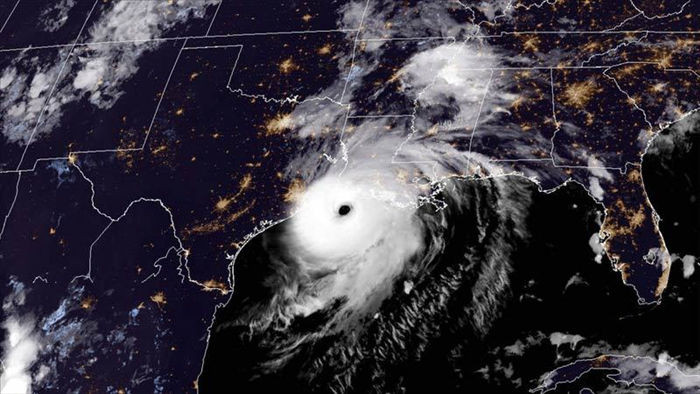 Siêu bão ập tới, Mỹ cảnh báo sức tàn phá 'không thể sống sót'