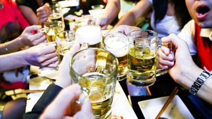 Bán bia cho người dưới 18 tuổi sẽ bị phạt đến 1 triệu đồng - 1