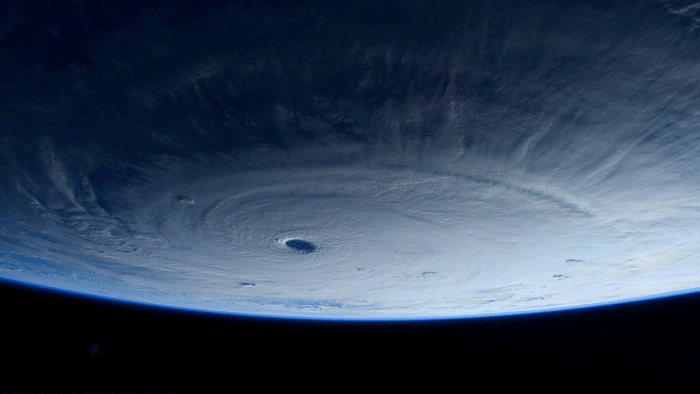 Tây Thái Bình Dương xuất hiện cơn bão cực mạnh: Nó sẽ tấn công những nước nào? - Ảnh 1.