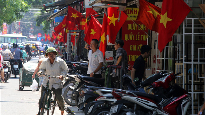 Hà Nội: Cờ Tổ quốc đỏ rực khắp phố phường mừng ngày Quốc Khánh - 5