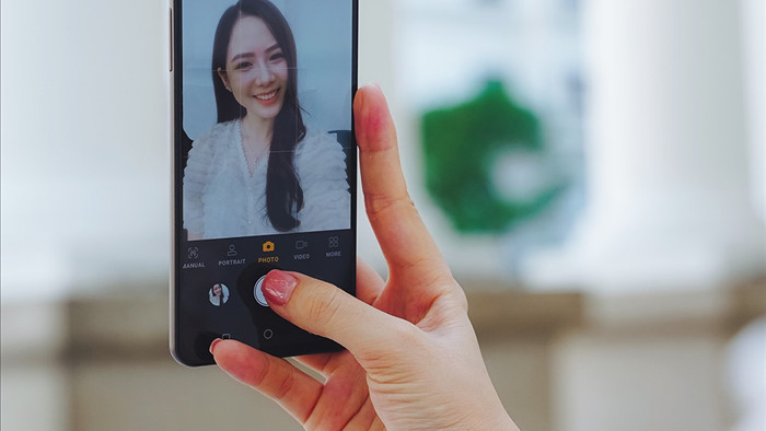 Ảnh selfie chụp bằng smartphone Vsmart với camera ẩn dưới màn hình - Ảnh 3.