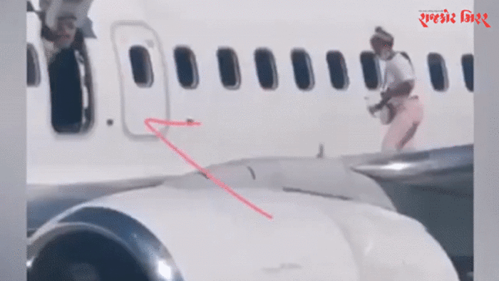 Nữ du khách tự ý mở cửa thoát hiểm, thản nhiên đi bộ trên cánh máy bay - 2