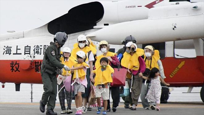 Siêu bão Haishen đổ bộ Nhật: Hàng triệu người sơ tán, Thủ tướng Abe chỉ đạo khẩn - 1