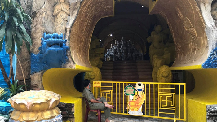 Hầm lưu giữ tro cốt của chùa Kỳ Quang 2 luôn có lực lượng an ninh túc trực.