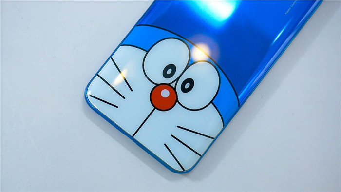 Cận cảnh chiếc smartphone phiên bản Doraemon đặc biệt tại Việt Nam - 2
