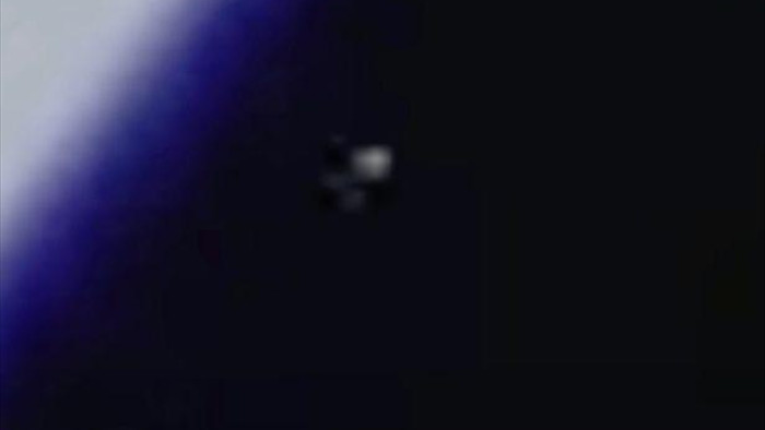 UFO xuất hiện ngay sau lưng các phi hành gia trên trạm ISS? - 2