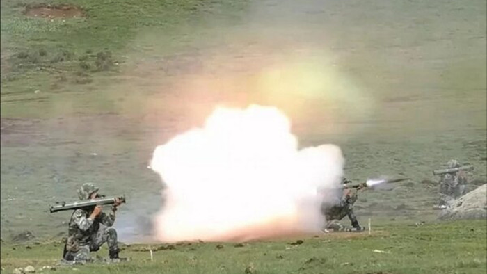 Trung Quốc thử hàng loạt vũ khí mới gần biên giới Ấn Độ