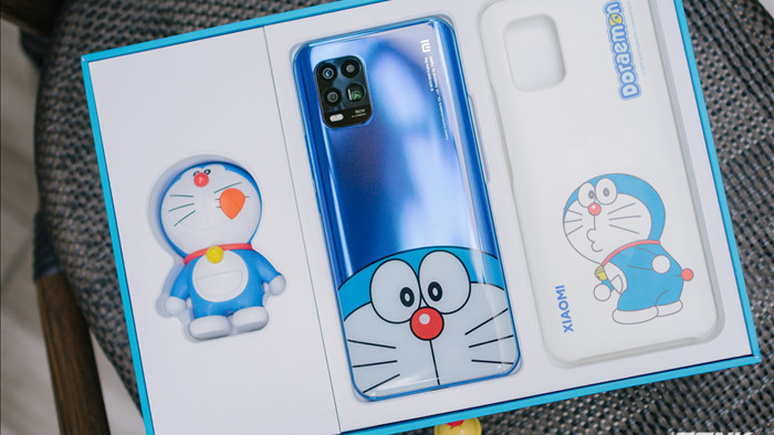 Mở hộp smartphone Doraemon giá gần 10 triệu đồng của Xiaomi - Ảnh 3.