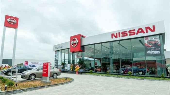 Nissan ồ ạt giảm giá xe, chuẩn bị rút khỏi Việt Nam? - 1